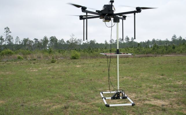 Drone autonome connecté à l'application GEON E61 avec détecteur de métaux -